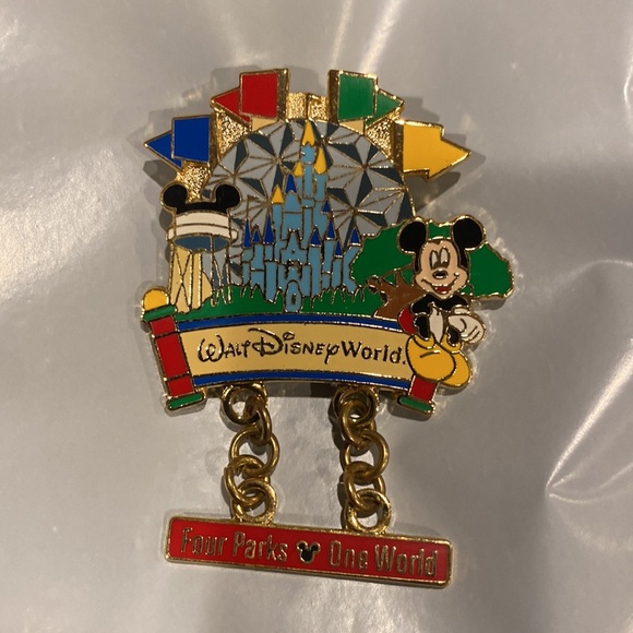 Walt Disney World pins set of three - Picture 2 of 4